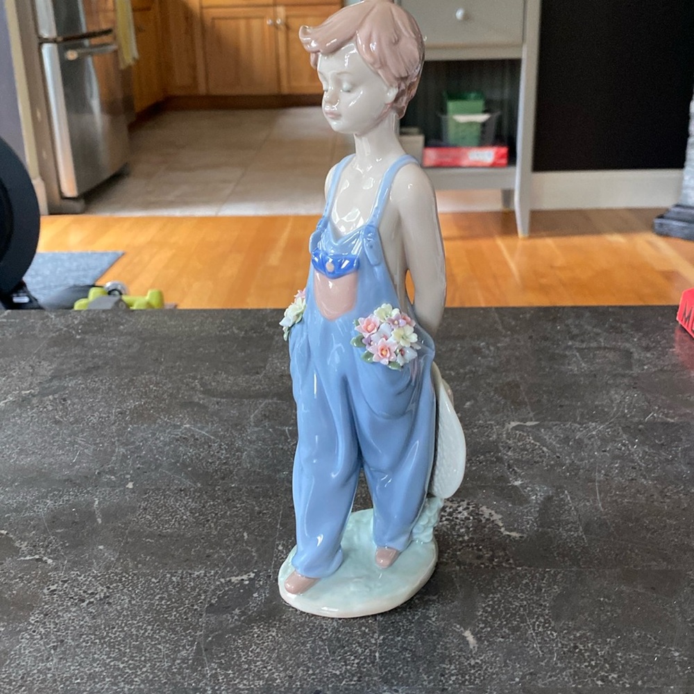 Lladro #07650 Pocket full of wishes